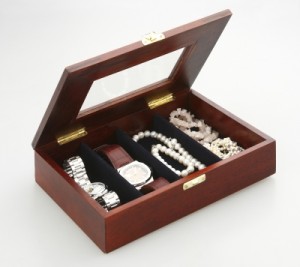 ID 10078764 300x267 Jewellery, Technology and Business